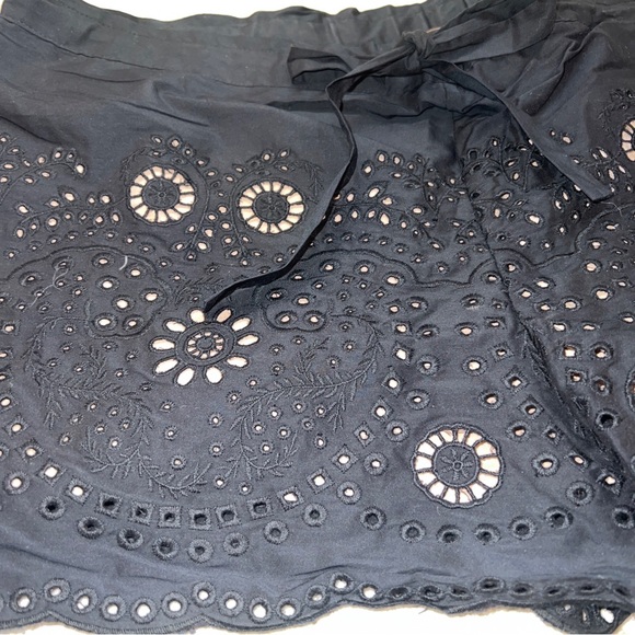 BCBG Max Azria embroidered lace drawstring short shorts S - Picture 5 of 13